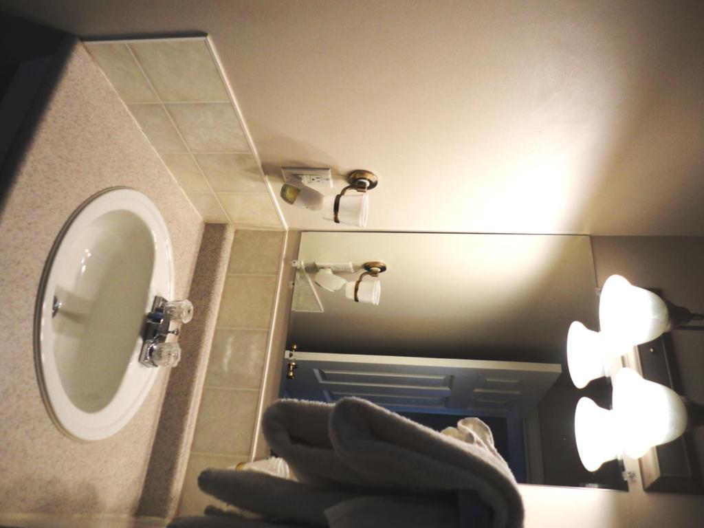 Blue Stream Motel Вернон Номер фото