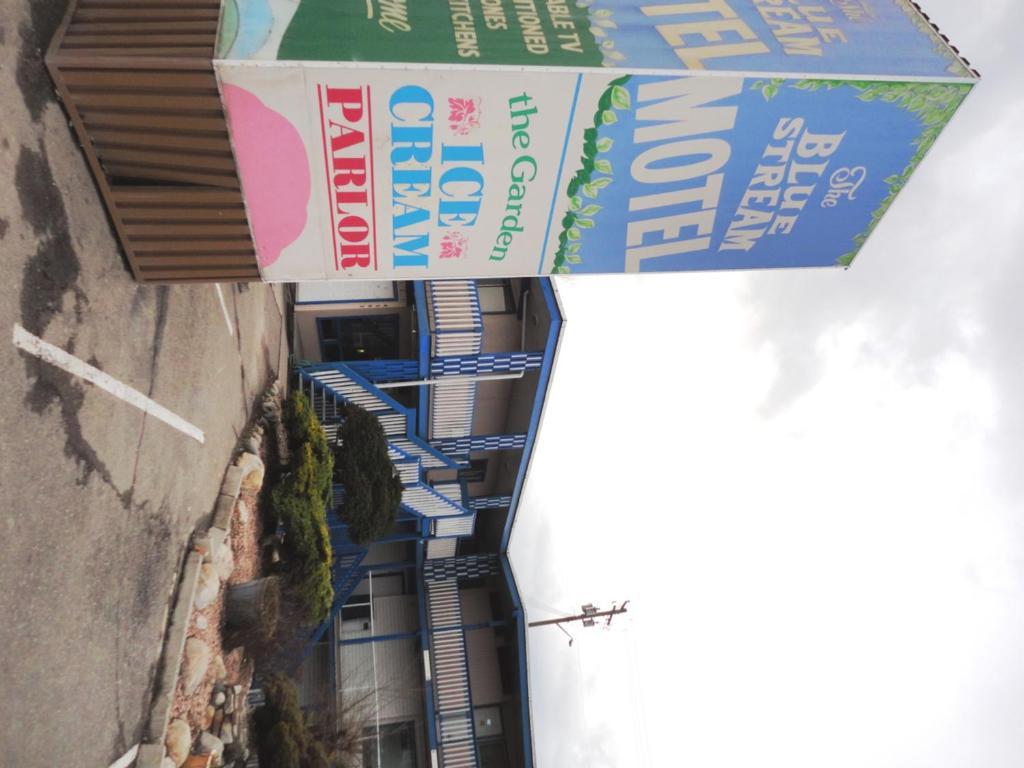 Blue Stream Motel Вернон Экстерьер фото