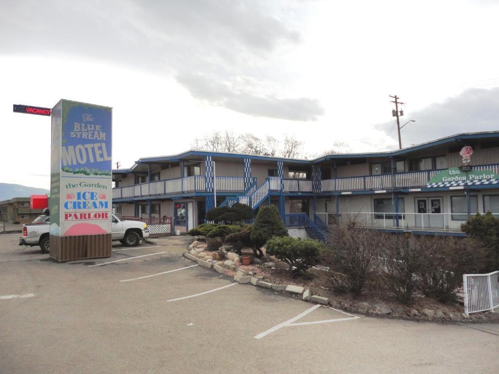 Blue Stream Motel Вернон Экстерьер фото