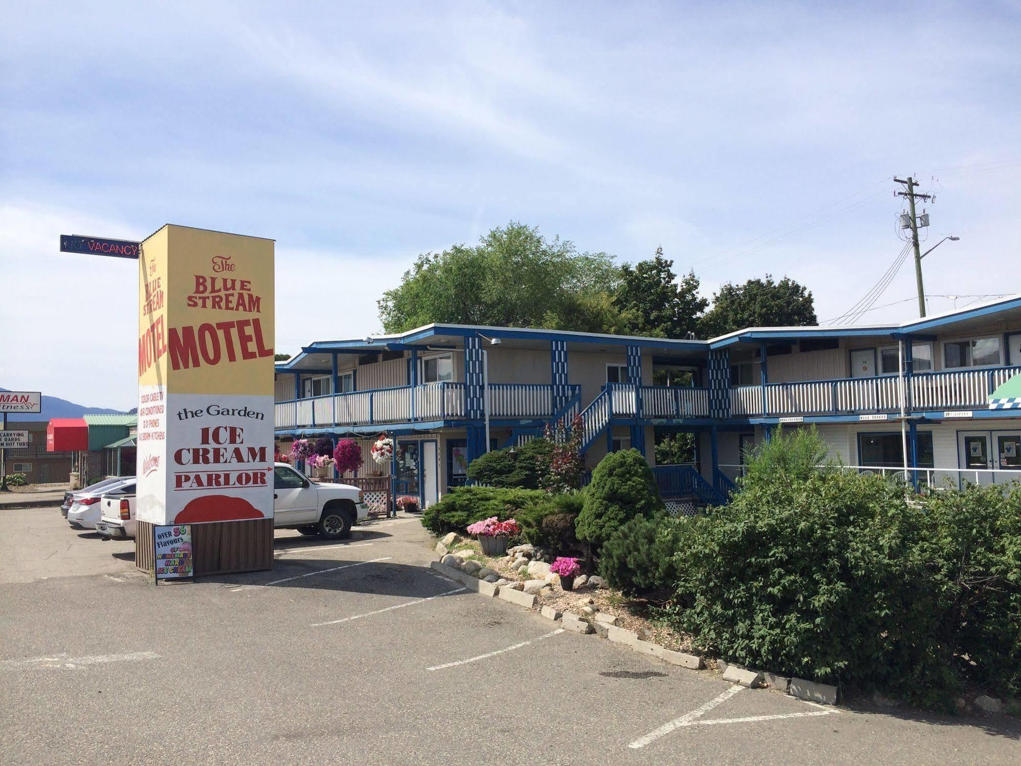 Blue Stream Motel Вернон Экстерьер фото