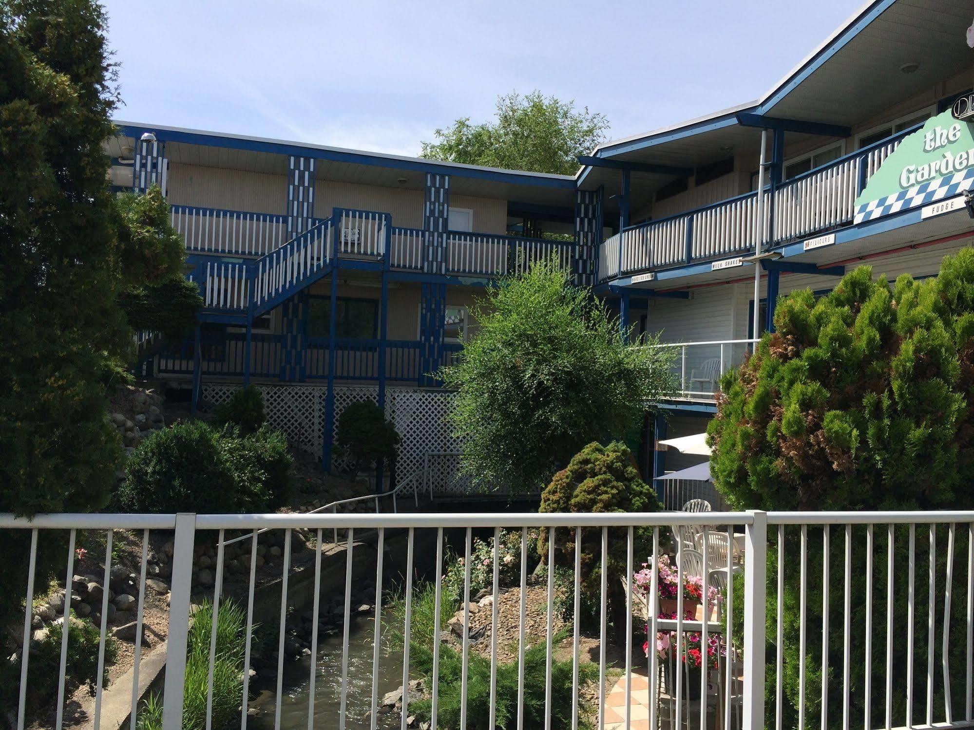 Blue Stream Motel Вернон Экстерьер фото