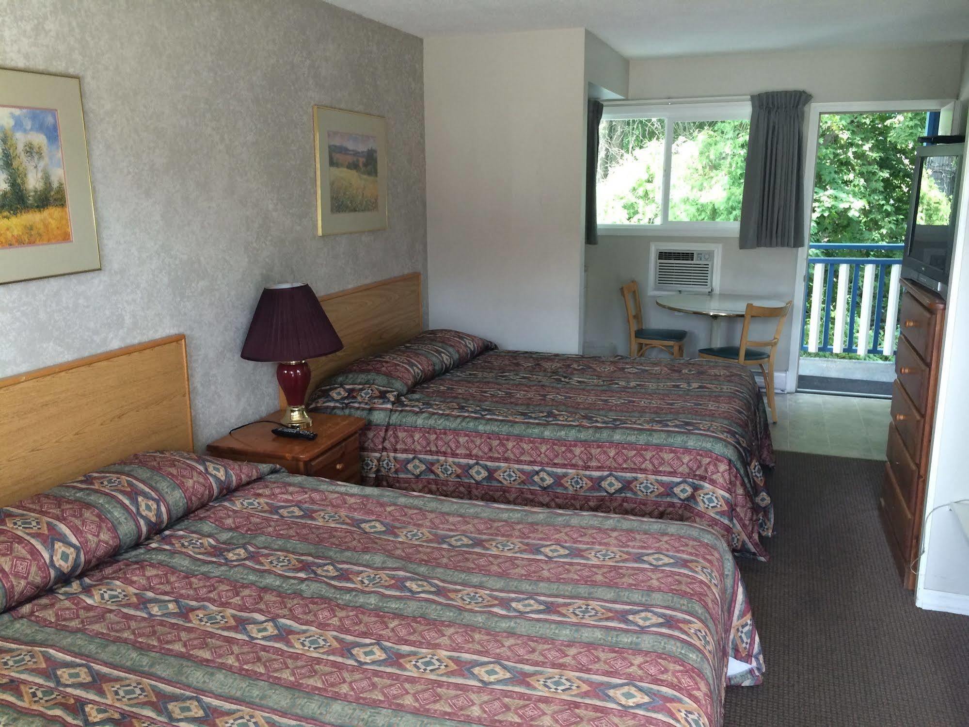 Blue Stream Motel Вернон Экстерьер фото