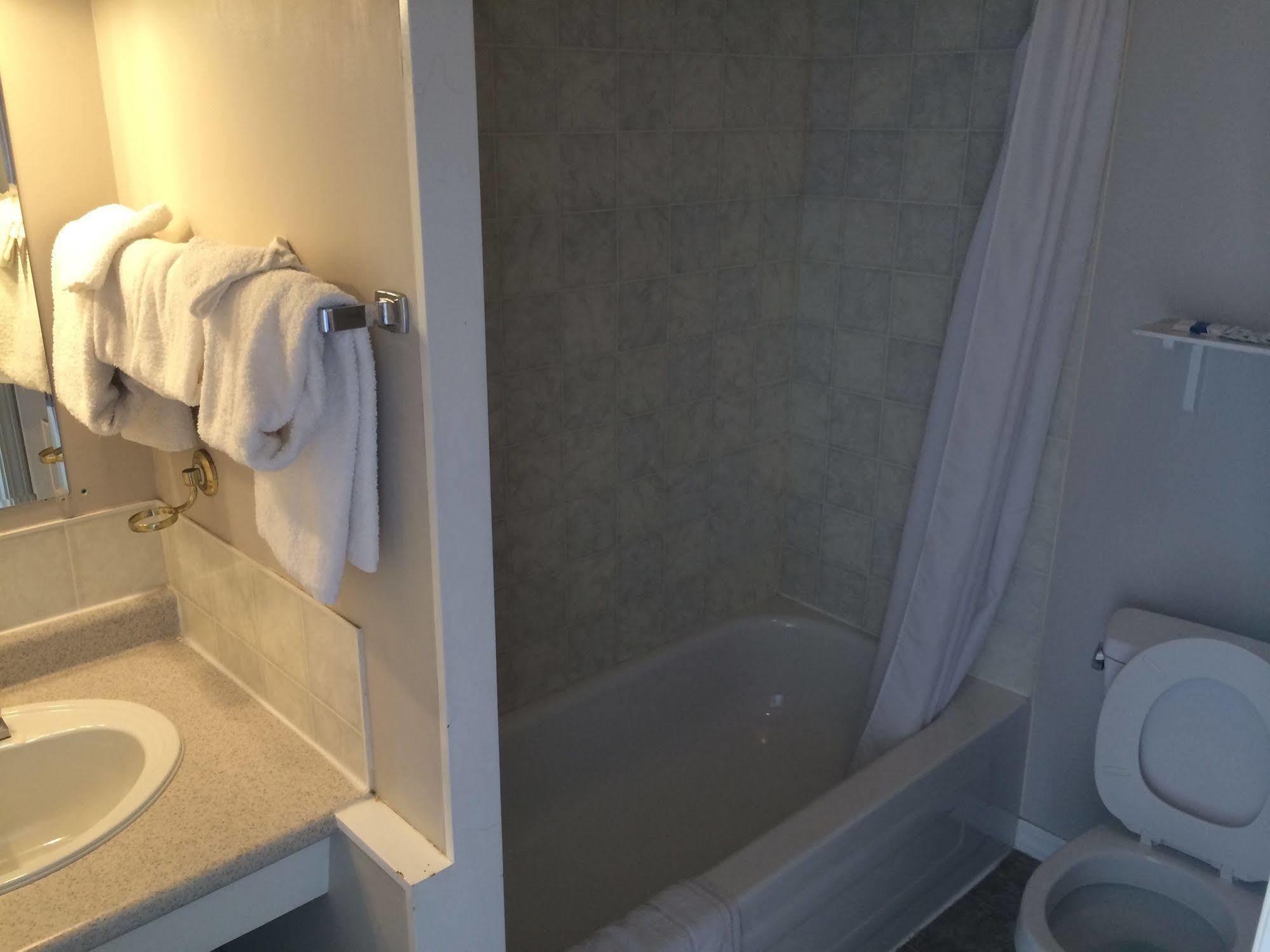 Blue Stream Motel Вернон Экстерьер фото