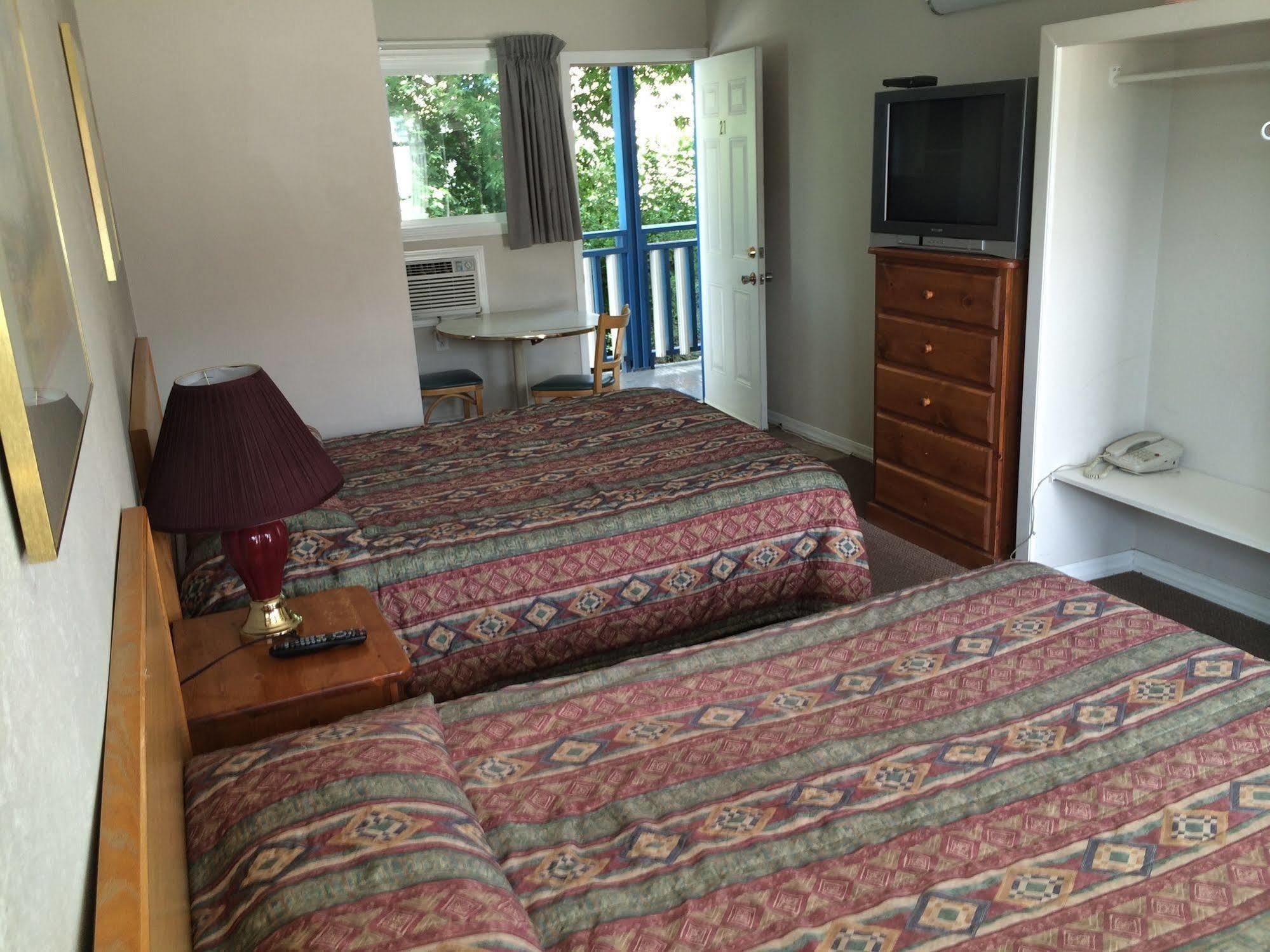 Blue Stream Motel Вернон Экстерьер фото
